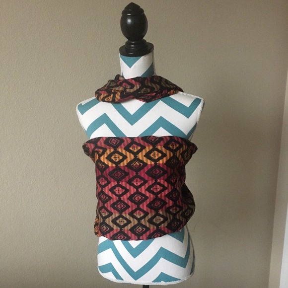 Multicolored geometric convertible circle scarf - Picture 3 of 4